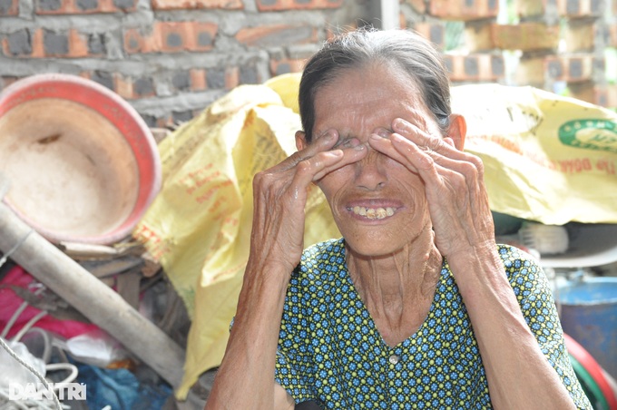 Thương cụ bà đau yếu, sống qua ngày nhờ những mớ rau 3 nghìn đồng - 2