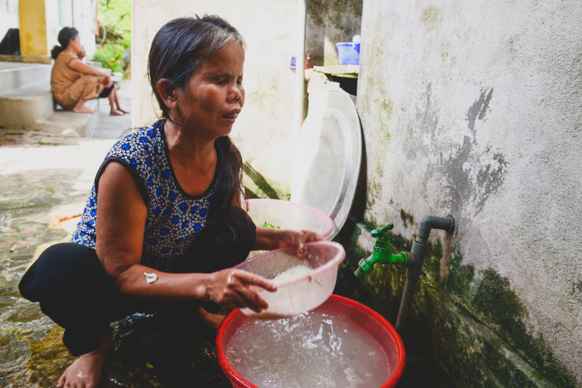 Cuộc sống không người nương tựa của cặp chị em mù lòa và mẹ 90 tuổi liêu xiêu tuổi già