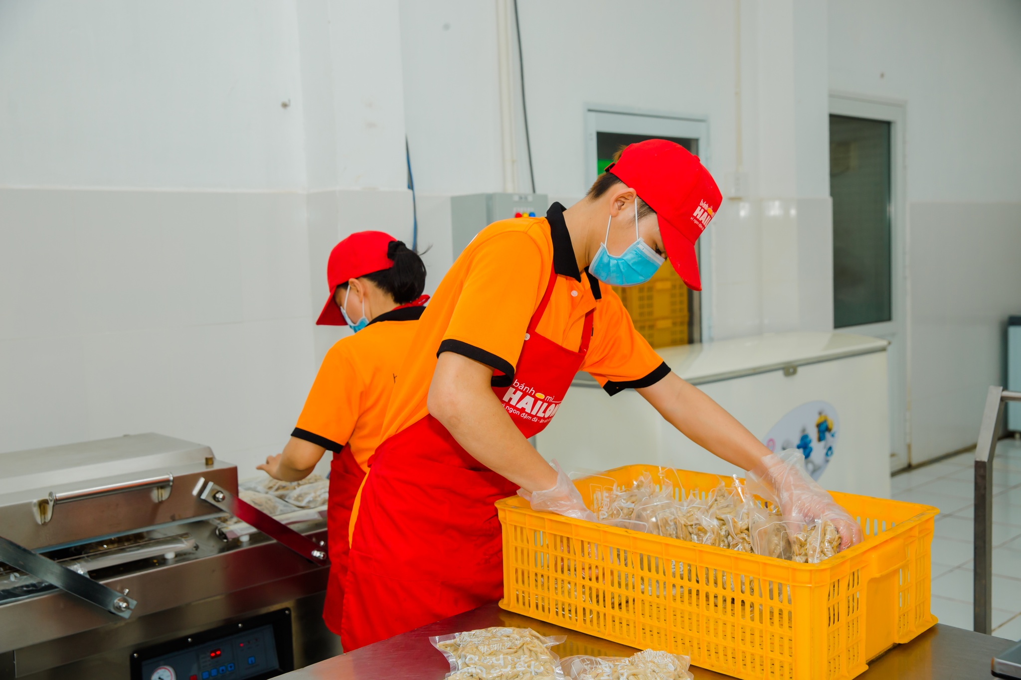 Chàng trai cầm 2 triệu mở xe bánh mì ở TP.HCM: Nay thành CEO, bán… 1 triệu ổ/tháng - ảnh 11