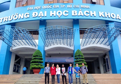 Trường ĐH đầu tiên ở TP HCM đón sinh viên trở lại học tập trung - Báo Người lao động