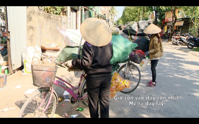 Nữ sinh buôn đồng nát kiếm tiền học đại học và lời xin lỗi mẹ khiến người xem rơi nước mắt - Ảnh 7.