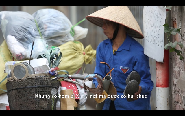 Nữ sinh buôn đồng nát kiếm tiền học đại học và lời xin lỗi mẹ khiến người xem rơi nước mắt - Ảnh 9.