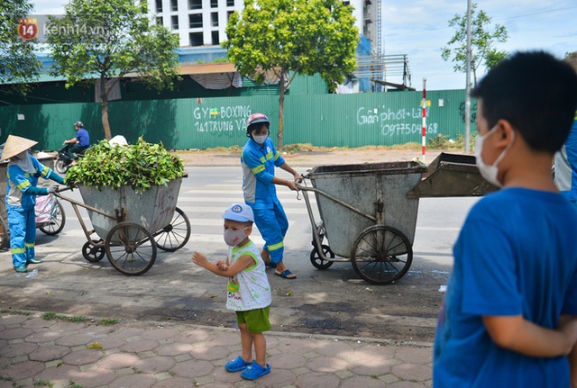 Cuộc sống của nữ cử nhân Triết học làm công nhân dọn rác nuôi con tự kỷ: Lúc mới đi làm, những đứa con hay chê mẹ hôi lắm - Ảnh 10.