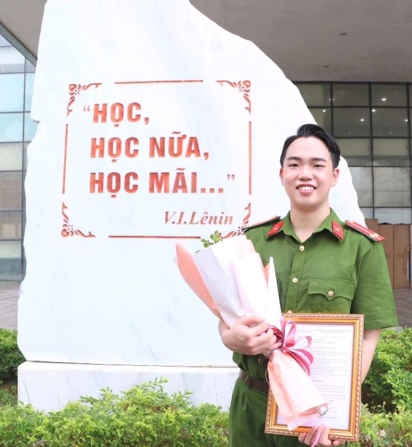 Thủ khoa được thăng hàm Trung úy của Học viện Cảnh sát Nhân dân - Ảnh 2.