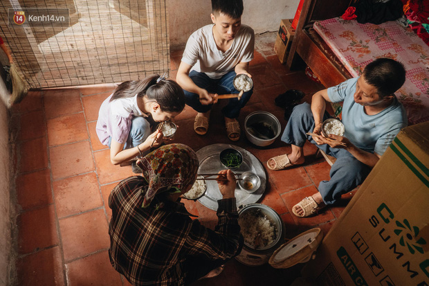 Bố tâm thần, mẹ động kinh, nhưng tình yêu gia đình vẫn đưa cậu con trai vào đội tuyển học sinh giỏi Quốc gia - Ảnh 1.