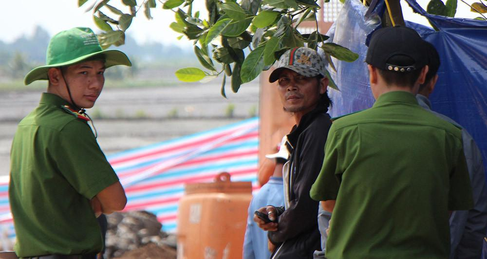 Vụ bé trai bị rơi xuống trụ: Phương Lê tuyên bố nuôi ăn học nếu an toàn trở về, bố mẹ được tặng nhà - Hình 3