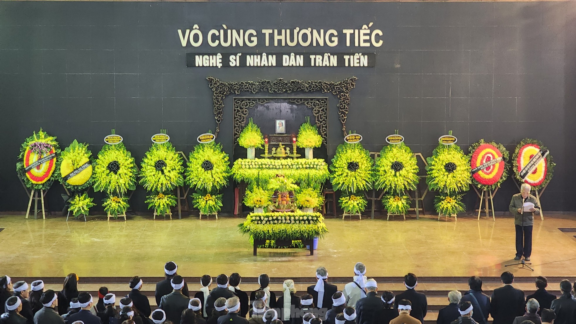 Tiễn đưa NSND Trần Tiến về nơi an nghỉ cuối cùng ảnh 13