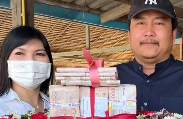 Anh nông dân bán trâu nặng 1 tấn, khách vác 4,5 tỷ đồng trả tại chỗ - 2