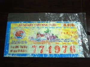 Tờ vé số trúng thưởng. (Ảnh: Tất Thành/Vietnam+)