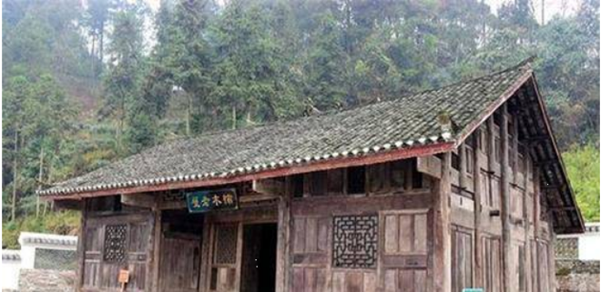 Quyết không bán nhà 400 tuổi, lão nông choáng khi chuyên gia định giá 2.700 tỷ - 1