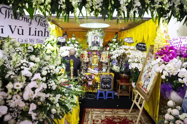Tang lễ NSƯT Vũ Linh: Mỹ Tâm tiếc thương, Ngọc Huyền và nhiều nghệ sĩ nghẹn ngào đến viếng