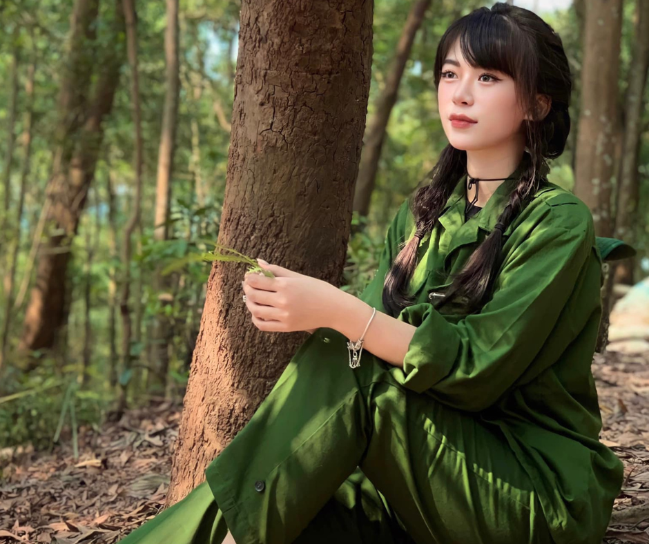 Vẻ đẹp không tì vết, 'đốn tim' dân mạng của thủ khoa trường Nhân văn - 2