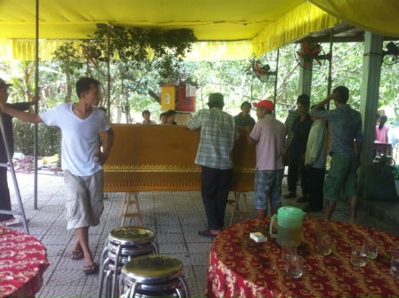 Trùng hợp kinh hoàng ba người cùng trúng độc đắc theo nhau tử nạn ảnh 1