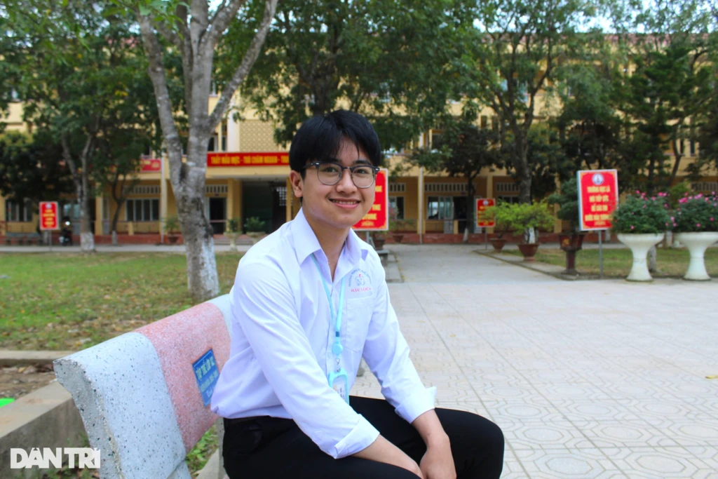 Nam sinh mồ côi, người học trường huyện duy nhất đạt học sinh giỏi quốc gia - 1