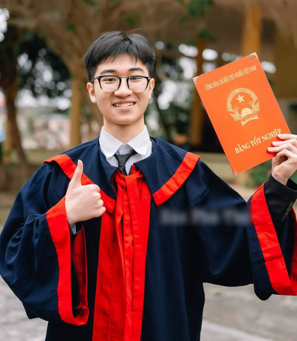 Hai nữ sinh 10 điểm Văn: Người viết 11 trang, người từng ước được 9